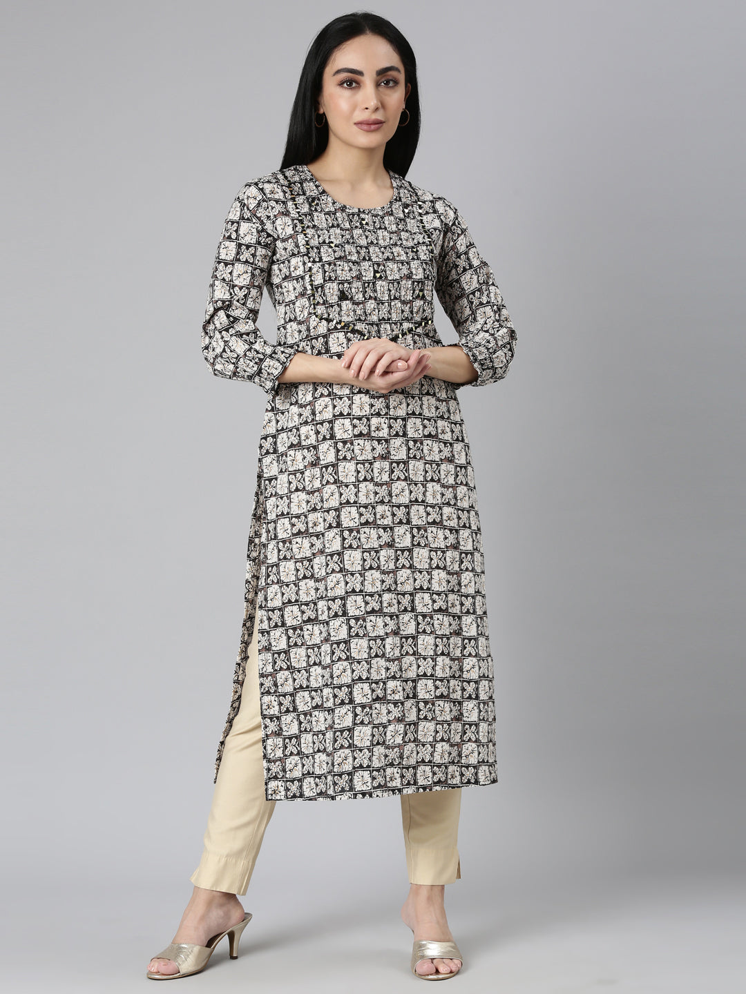 Neerus Black Straight Casual Colourblocked Straight Kurtas