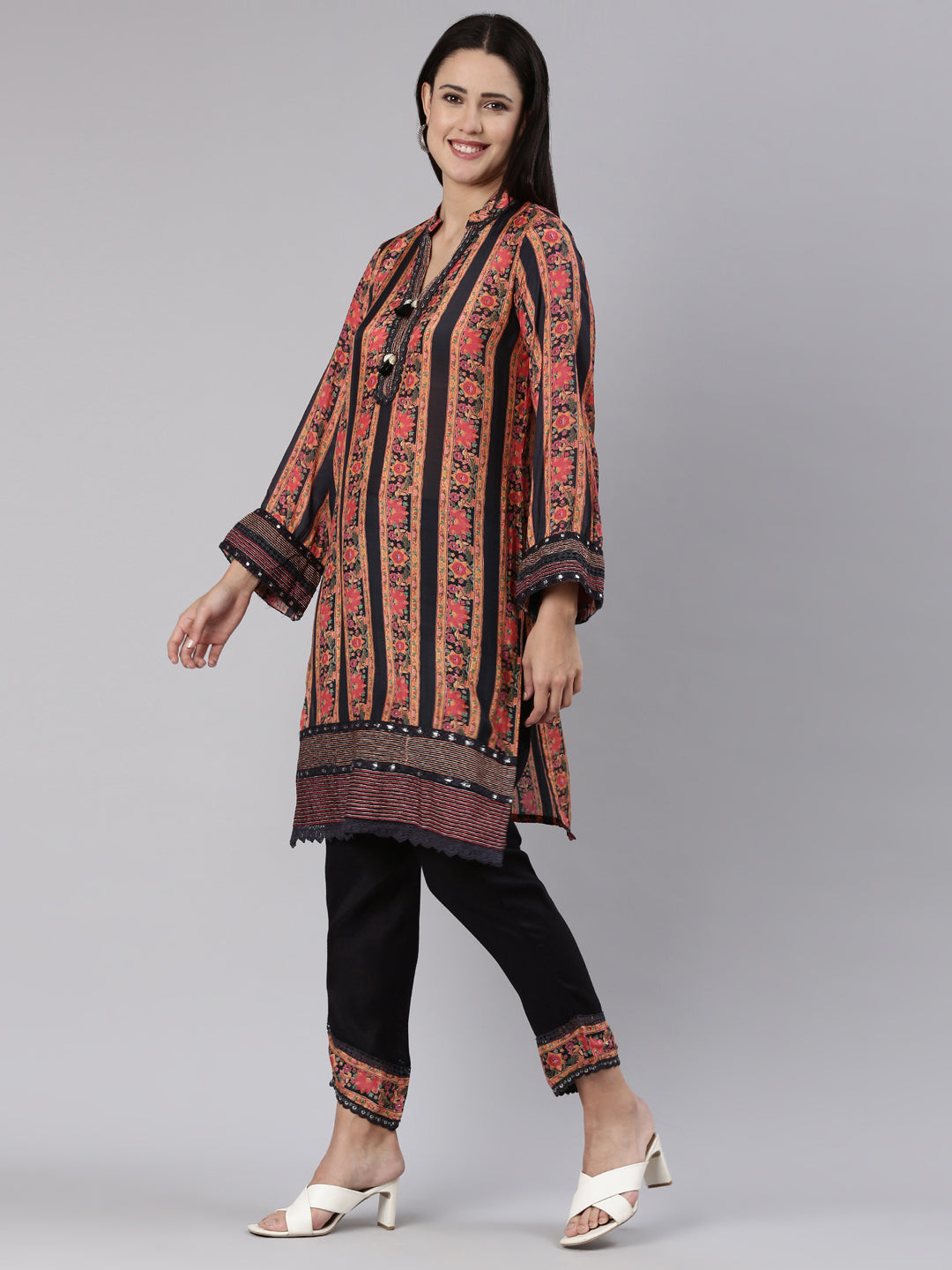 Neeru's Black Regular Straight Printed Kurta And Trousers