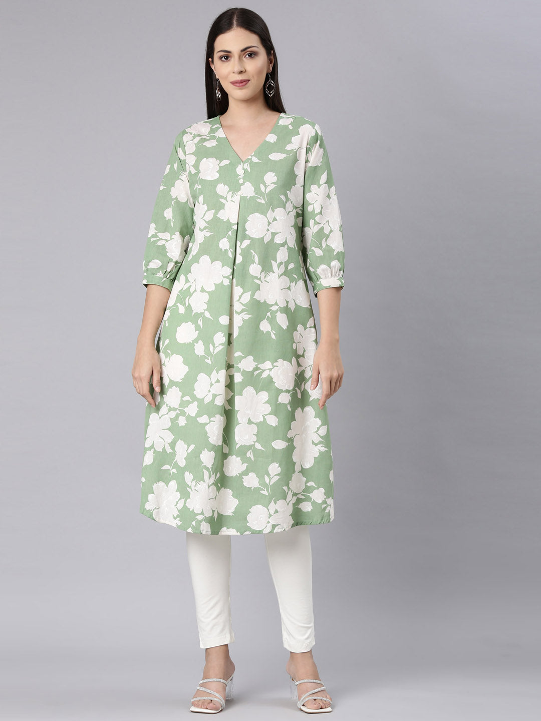 Neerus Green Curved Casual Floral Anarkali Kurtas