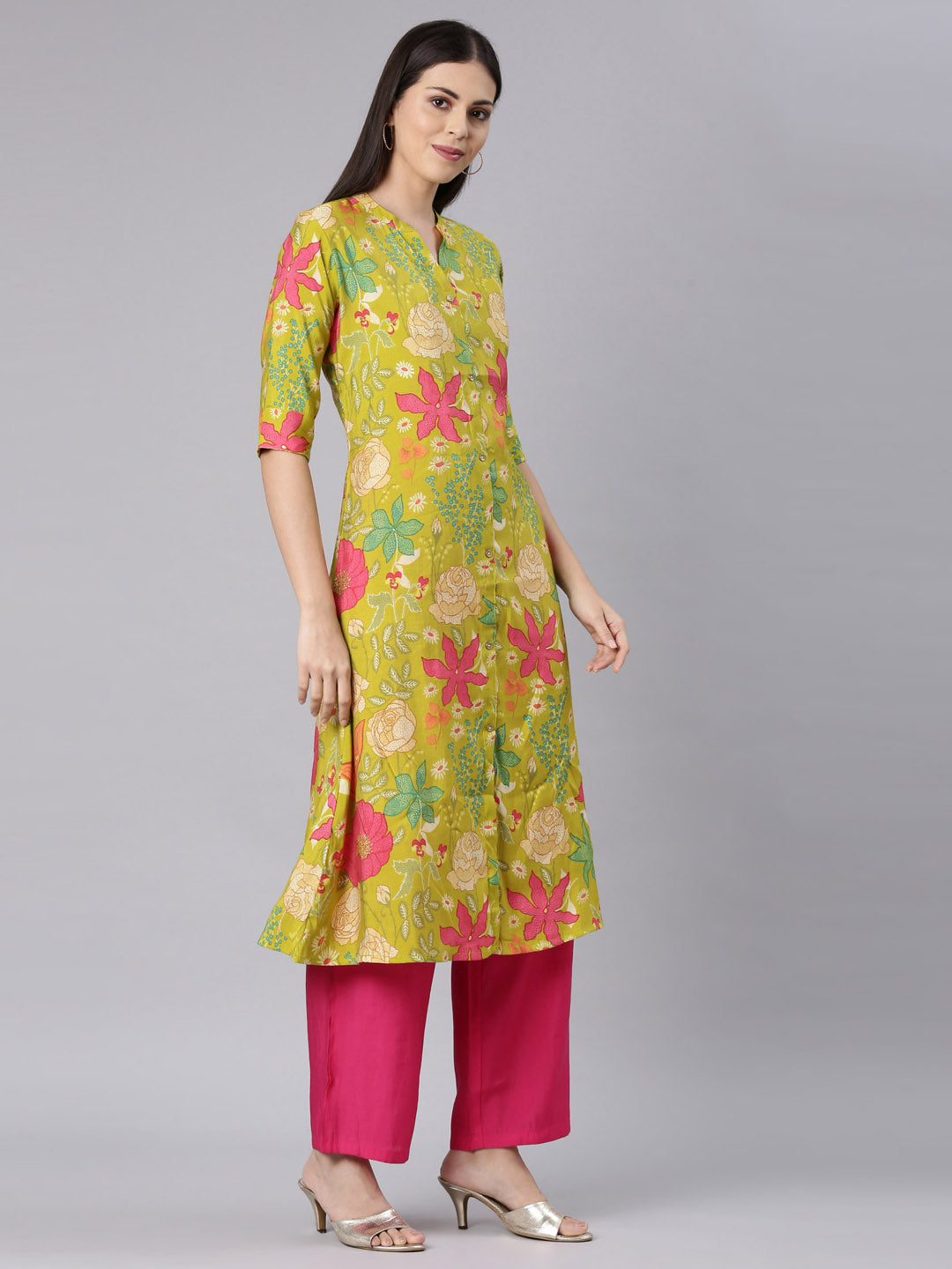 Neerus Green Straight Casual Floral Straight Kurtas