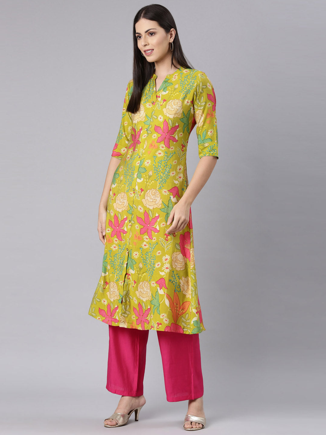 Neerus Green Straight Casual Floral Straight Kurtas