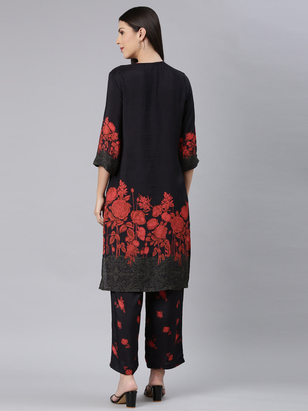 Neerus Black Casual Floral Straight Kurta and Trouser