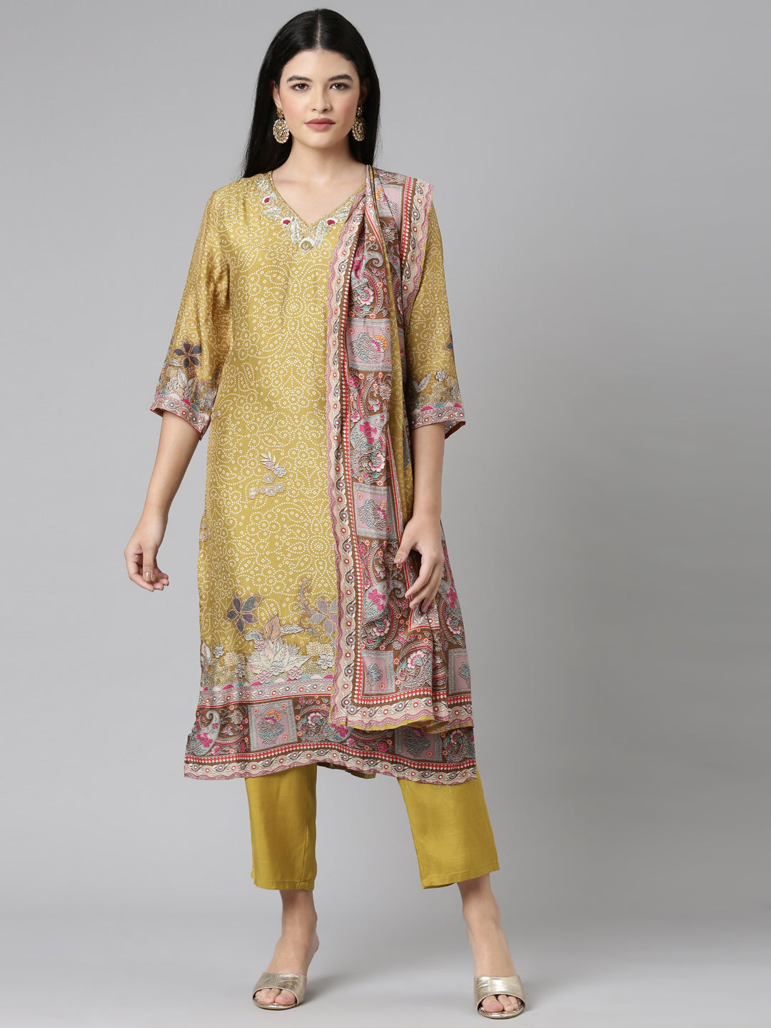 Neerus Green Casual Bandhani Straight Kurta and Trousers With Dupatta