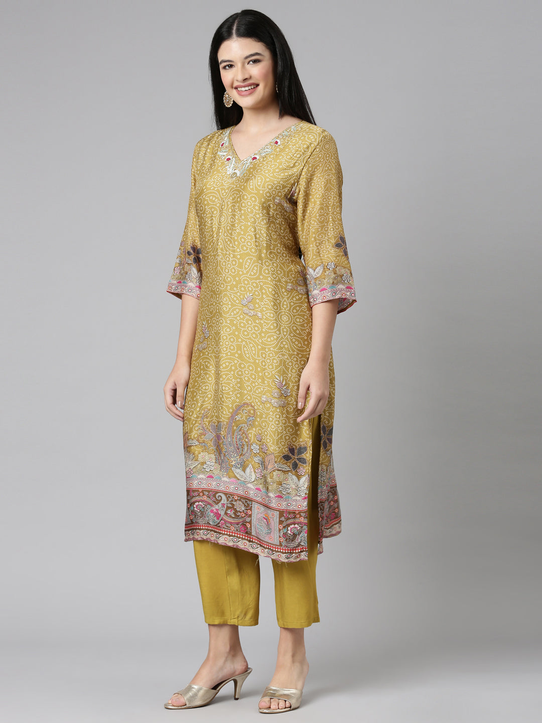 Neerus Green Casual Bandhani Straight Kurta and Trousers With Dupatta