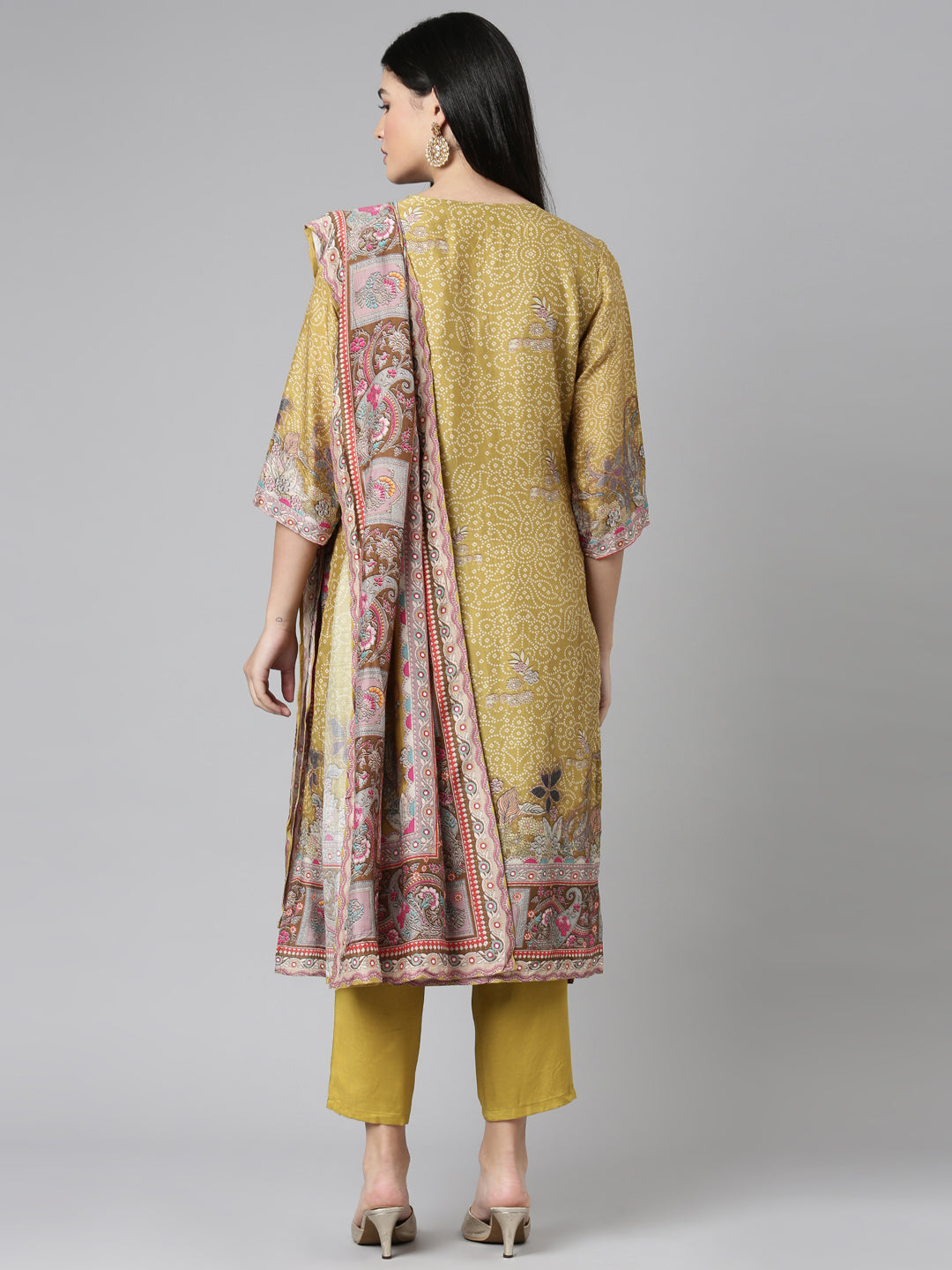 Neerus Green Casual Bandhani Straight Kurta and Trousers With Dupatta