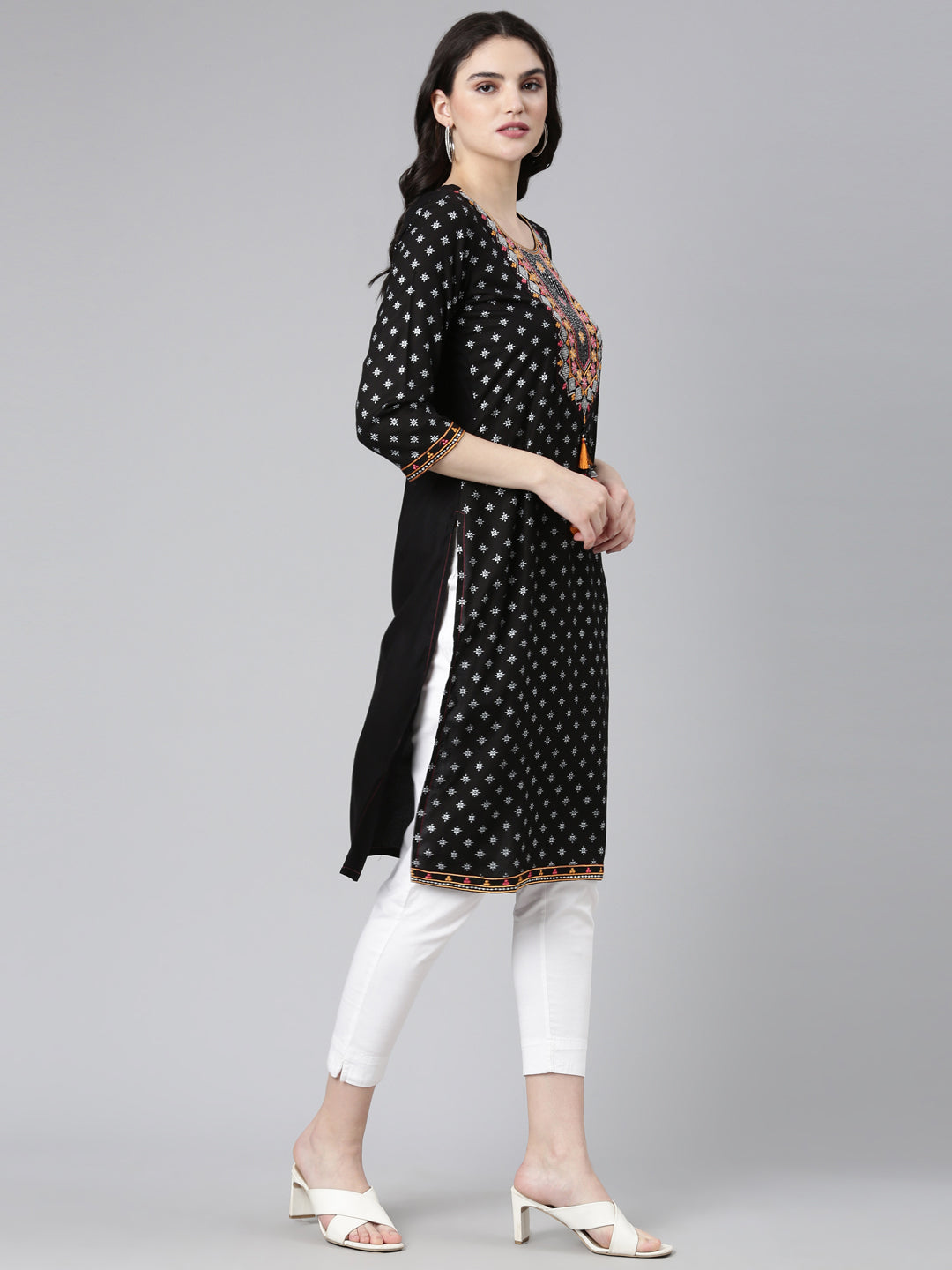 Neeru's Black Regular Straight Printed Kurta