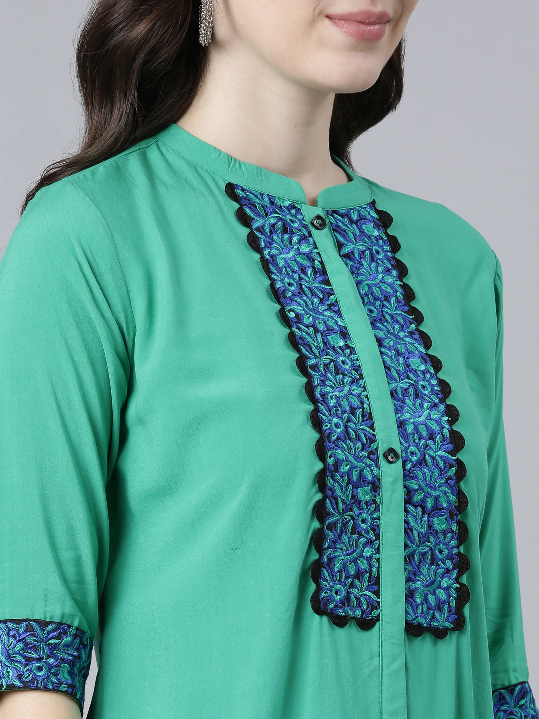 Neeru's Green Regular Straight Solid Kurtas