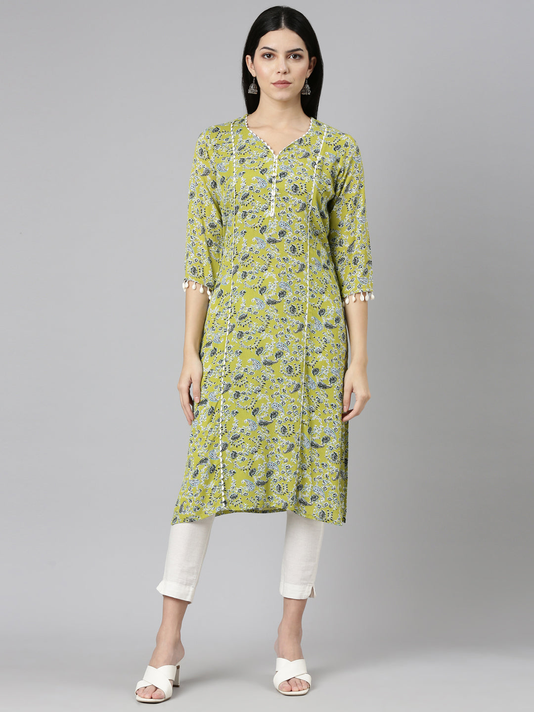 Neeru's Green Regular Straight Printed Kurtas