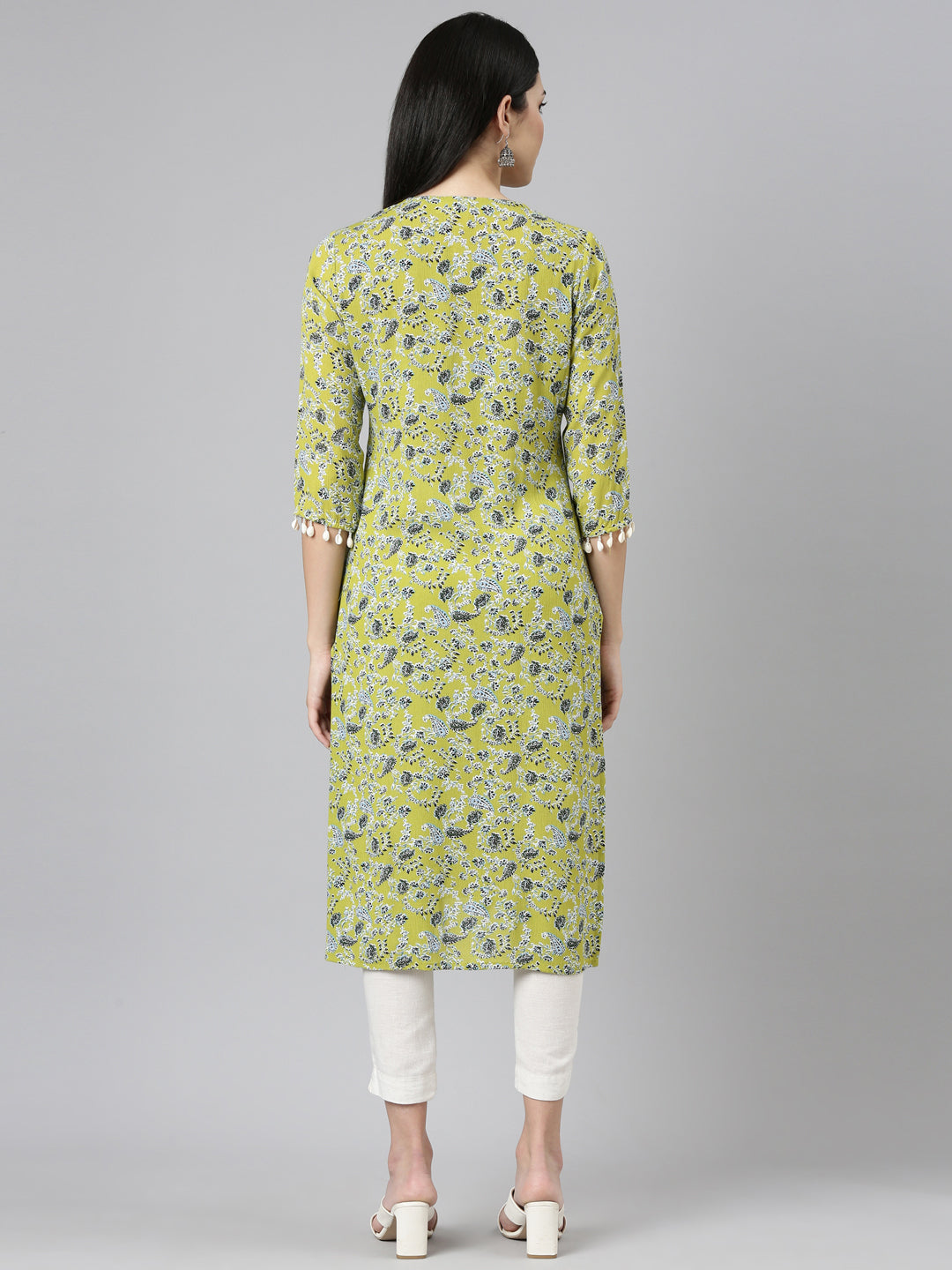 Neeru's Green Regular Straight Printed Kurtas