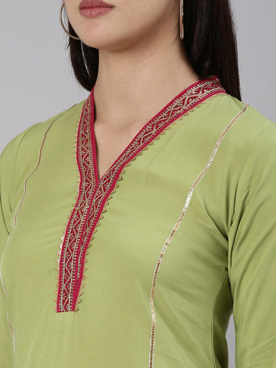 Neeru's Green Regular Straight Solid Kurta And Trousers