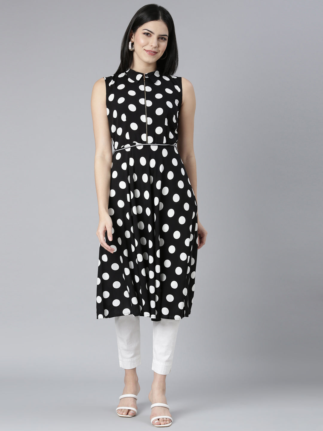 Neerus Black Regular Straight Polka Dots Kurtas