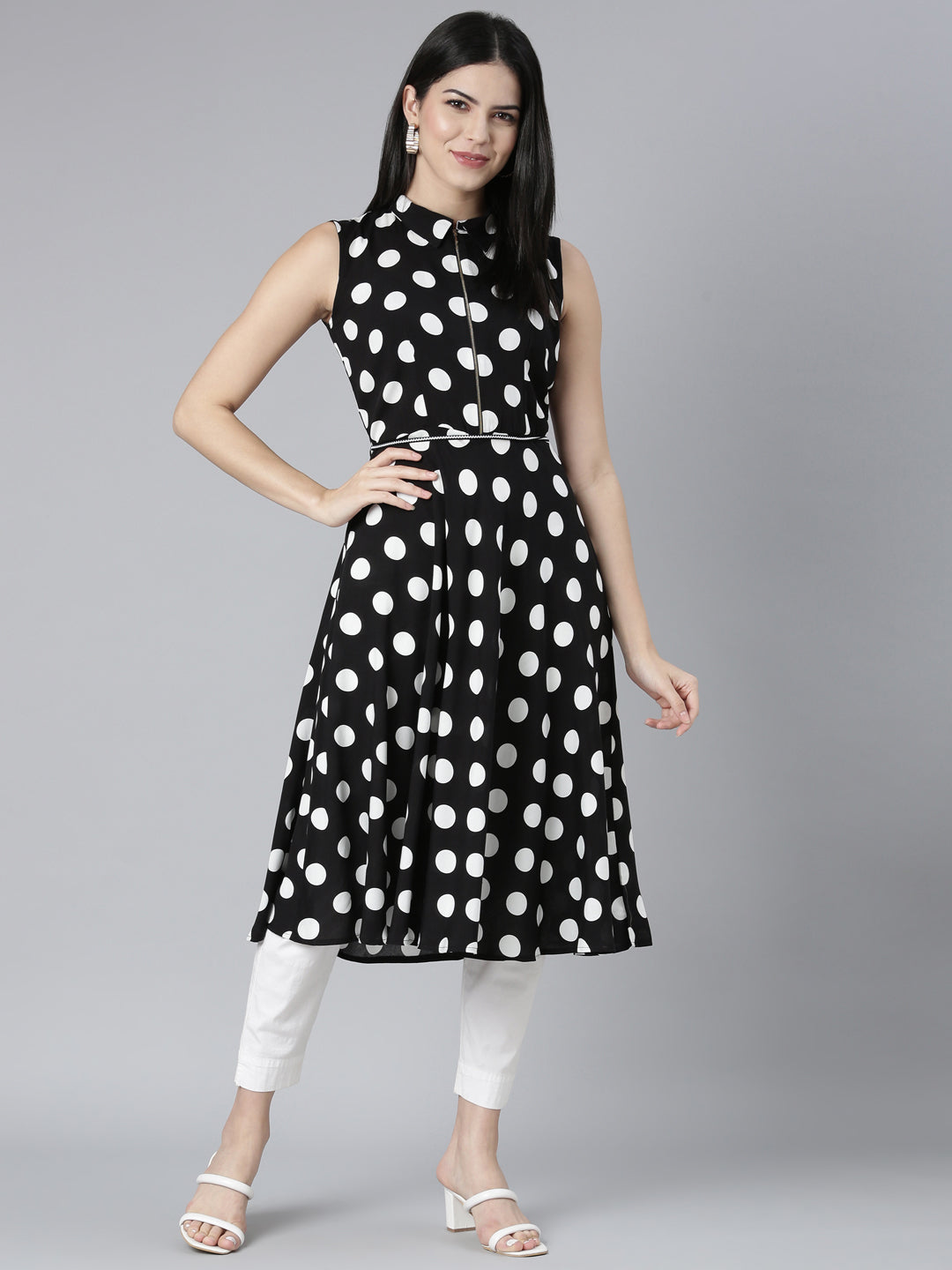 Neerus Black Regular Straight Polka Dots Kurtas