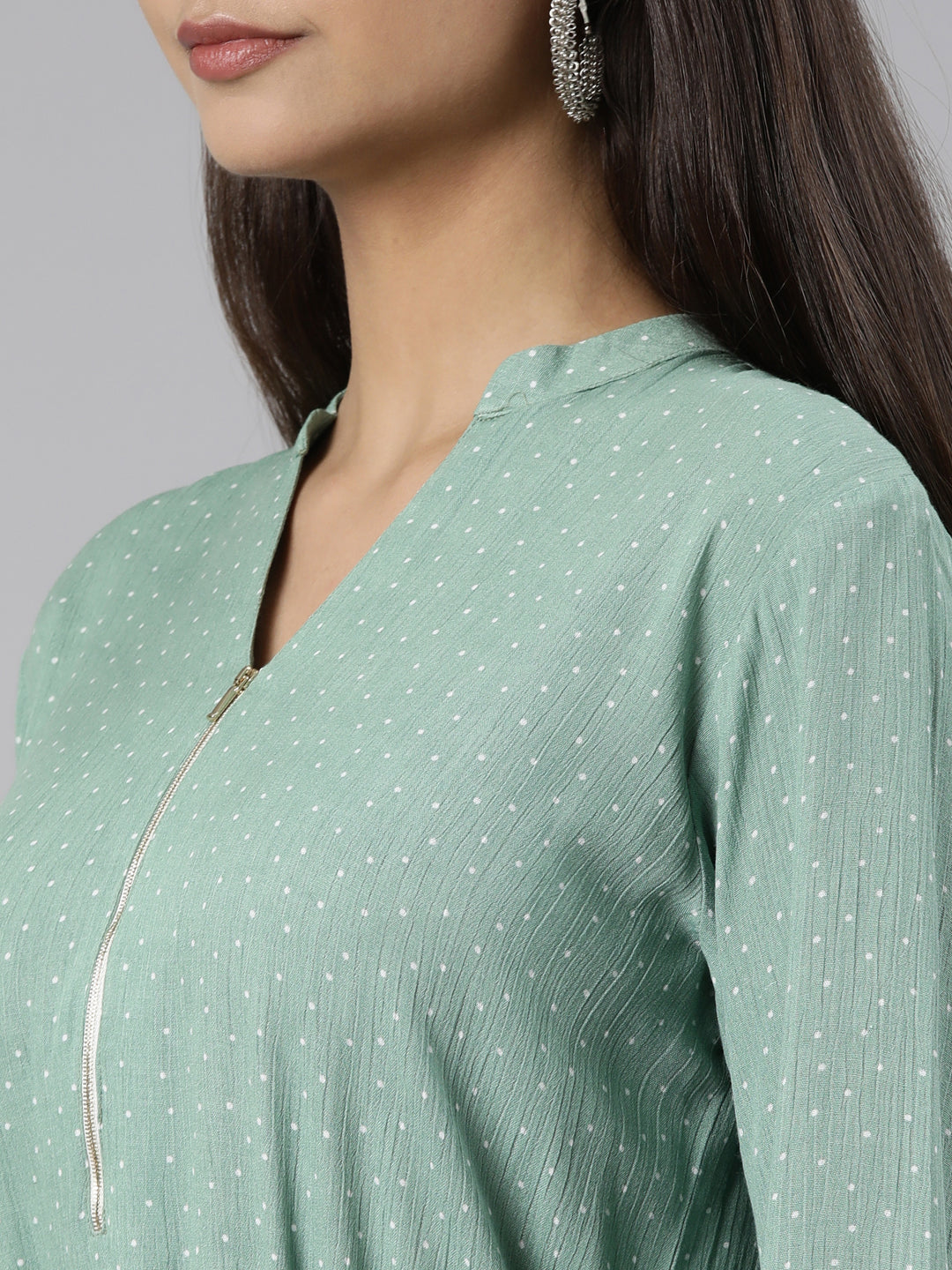 Neeru's Green Regular A-Line Solid Kurtas