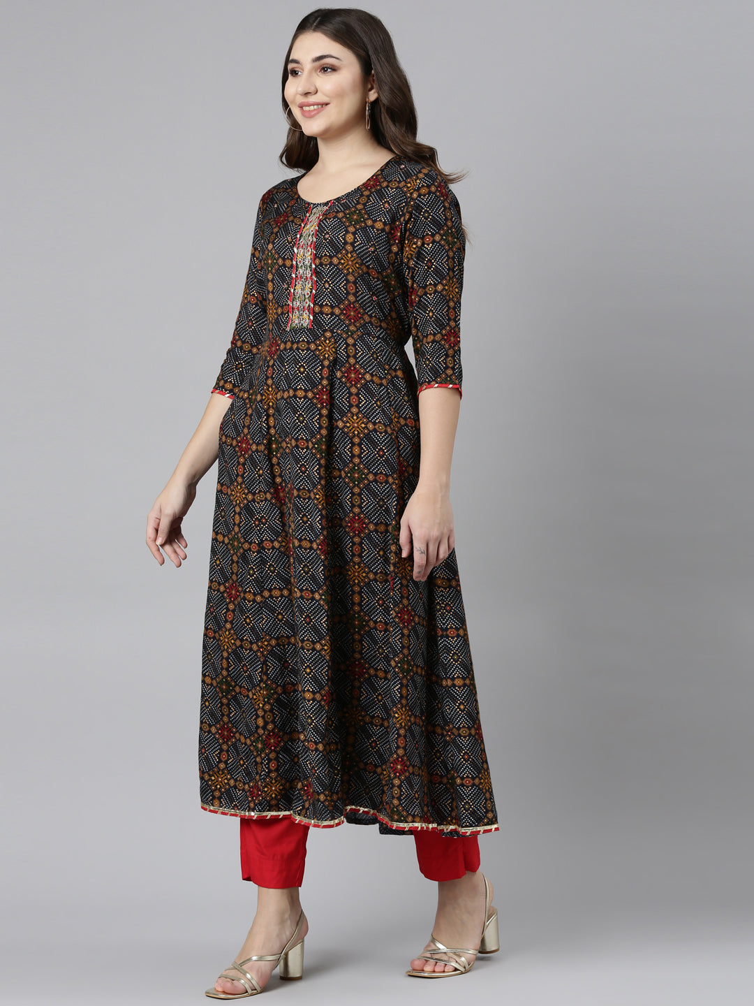 Neeru's Black Regular Straight Printed Readymade Suits