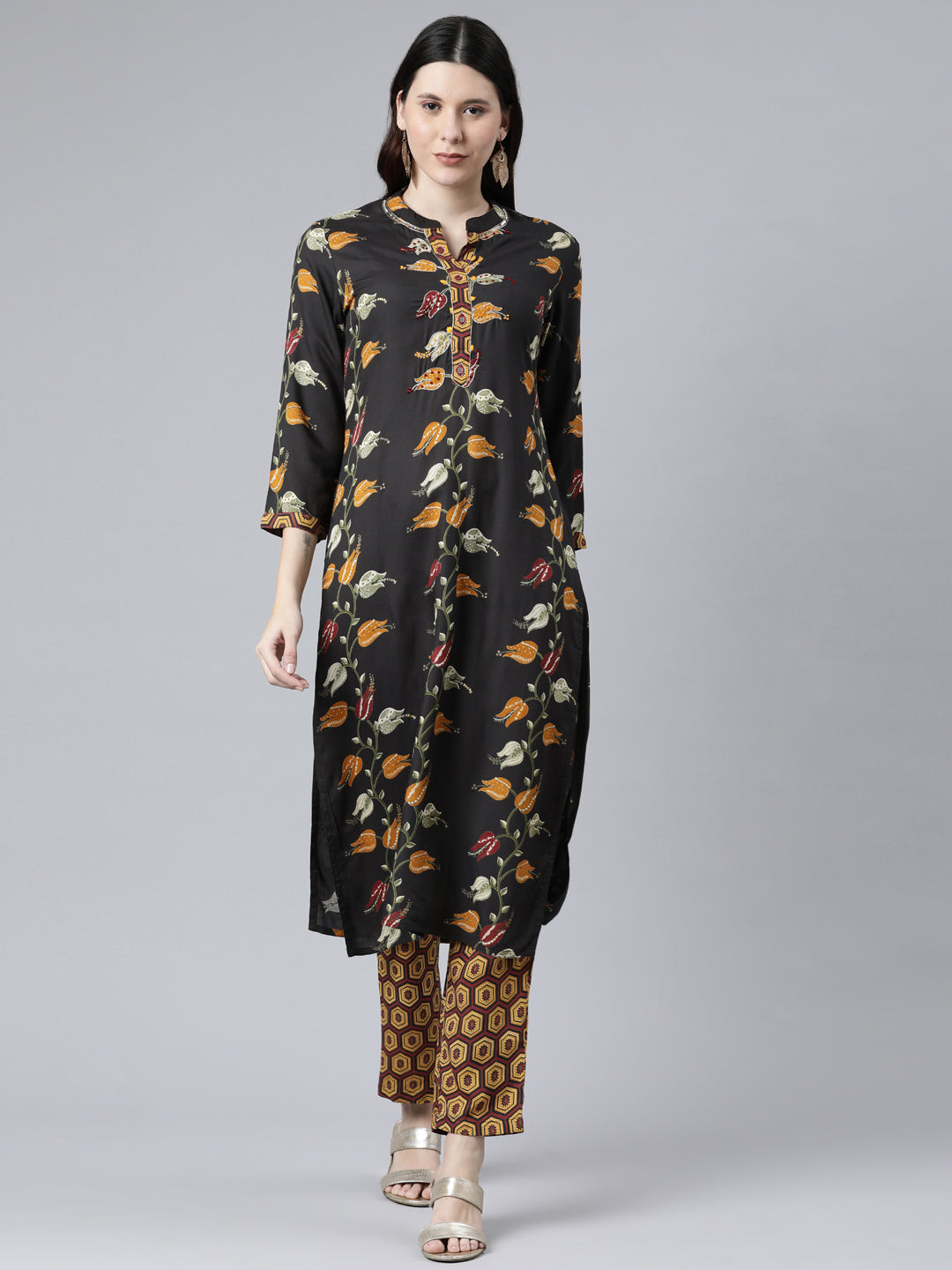 Neerus Women Black Cotton Floral Printed Kurta