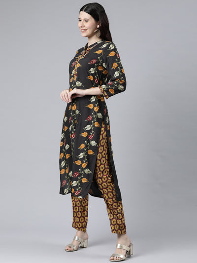 Neerus Women Black Cotton Floral Printed Kurta