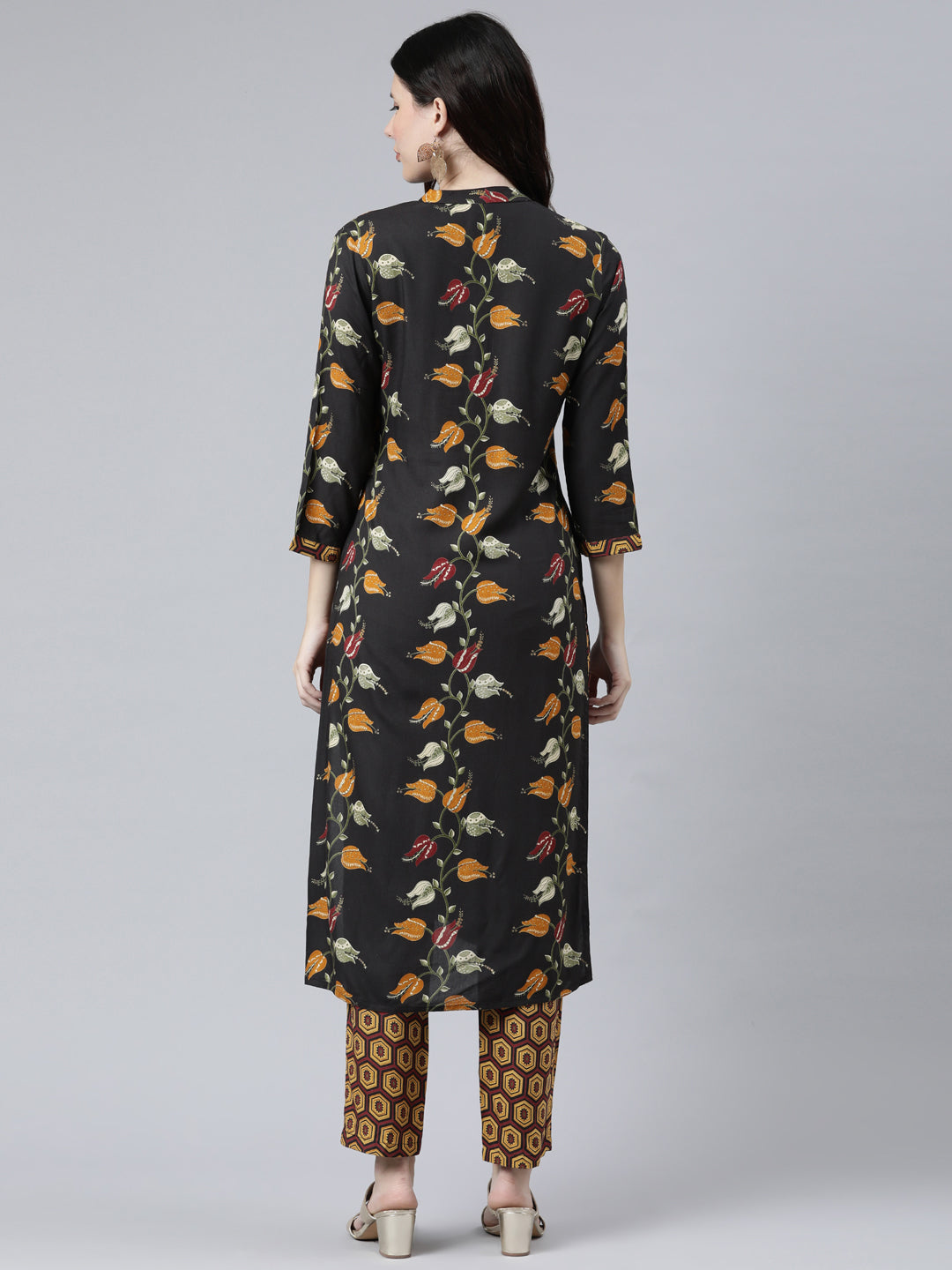 Neerus Women Black Cotton Floral Printed Kurta