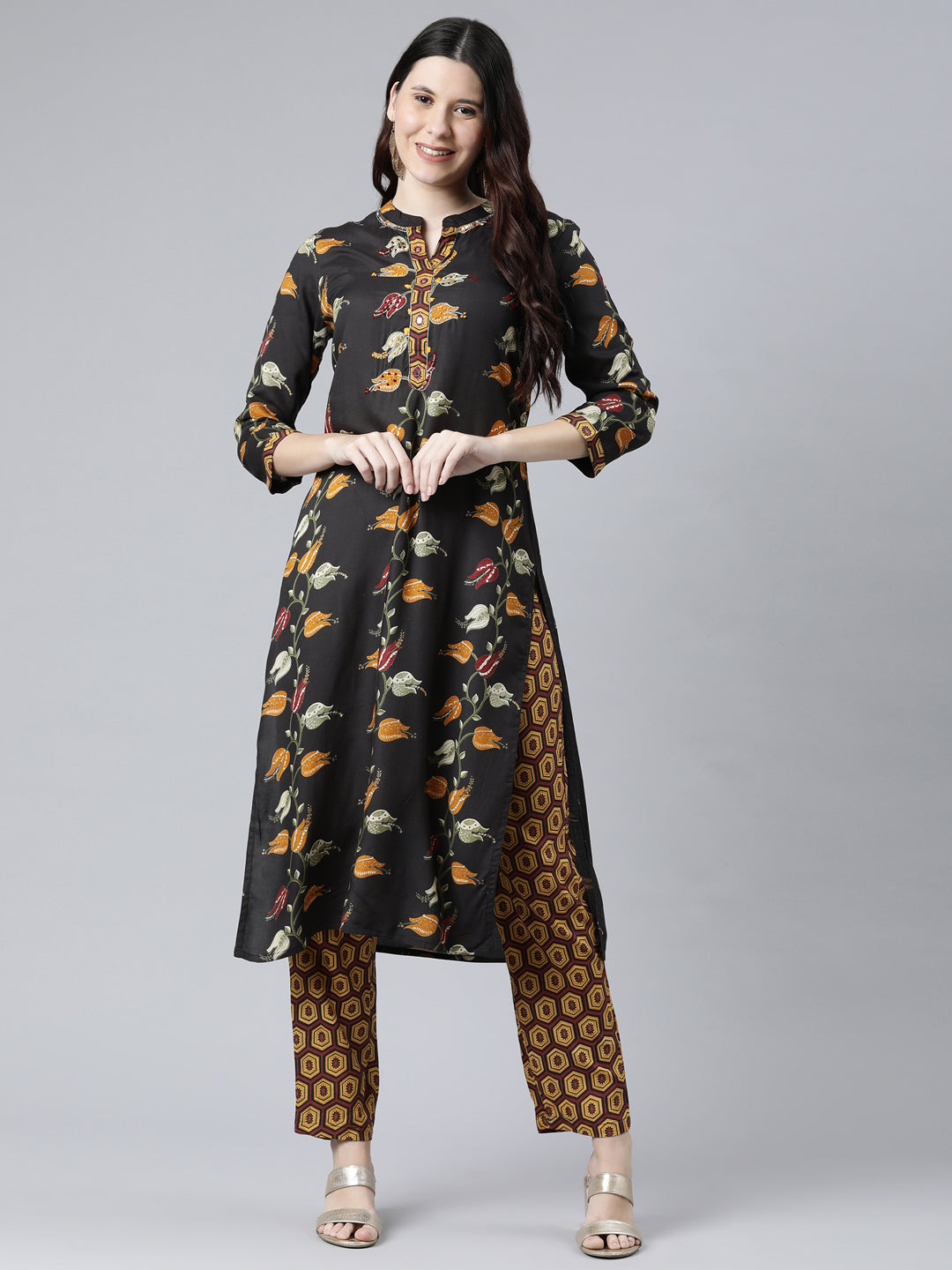 Neerus Women Black Cotton Floral Printed Kurta