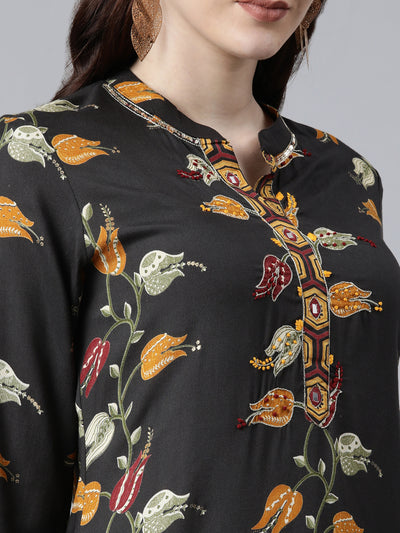 Neerus Women Black Cotton Floral Printed Kurta