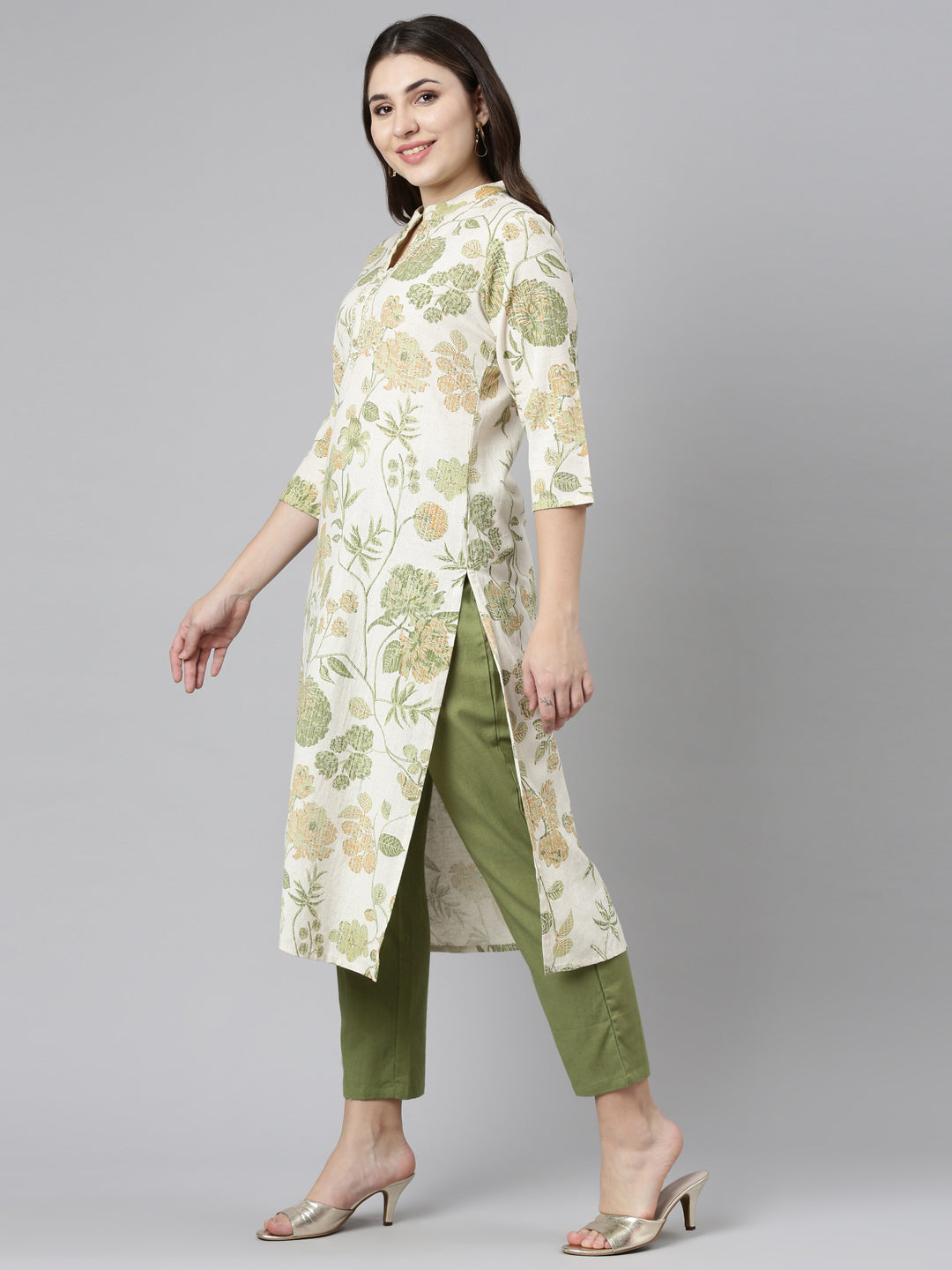 Neeru's Green Regular Straight Printed Kurta And Trousers