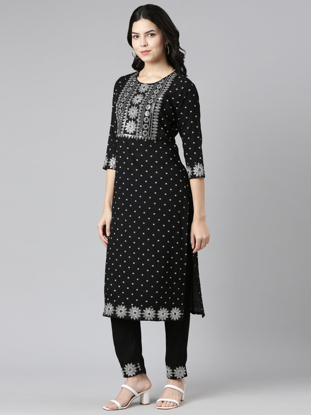 Neeru's Black Regular Straight Printed Kurta And Trousers