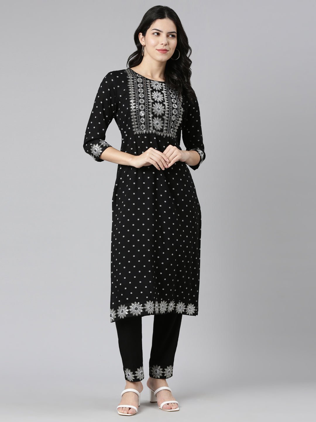 Neeru's Black Regular Straight Printed Kurta And Trousers