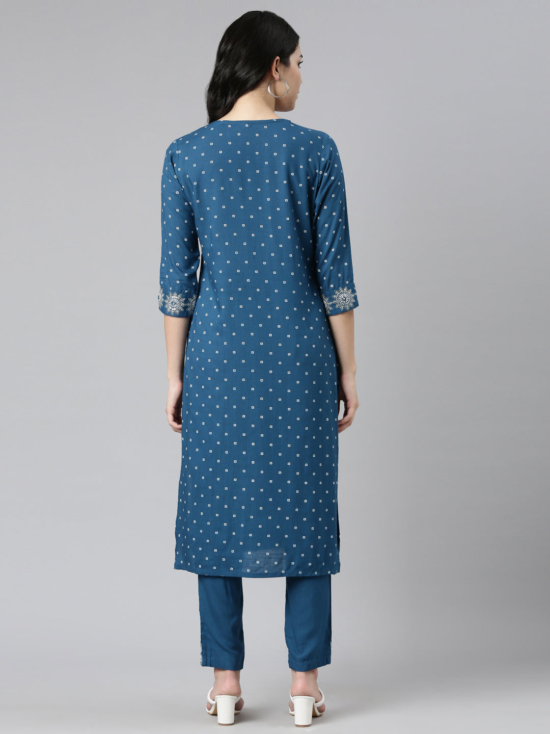 Neeru's Blue Regular Straight Printed Kurta And Trousers