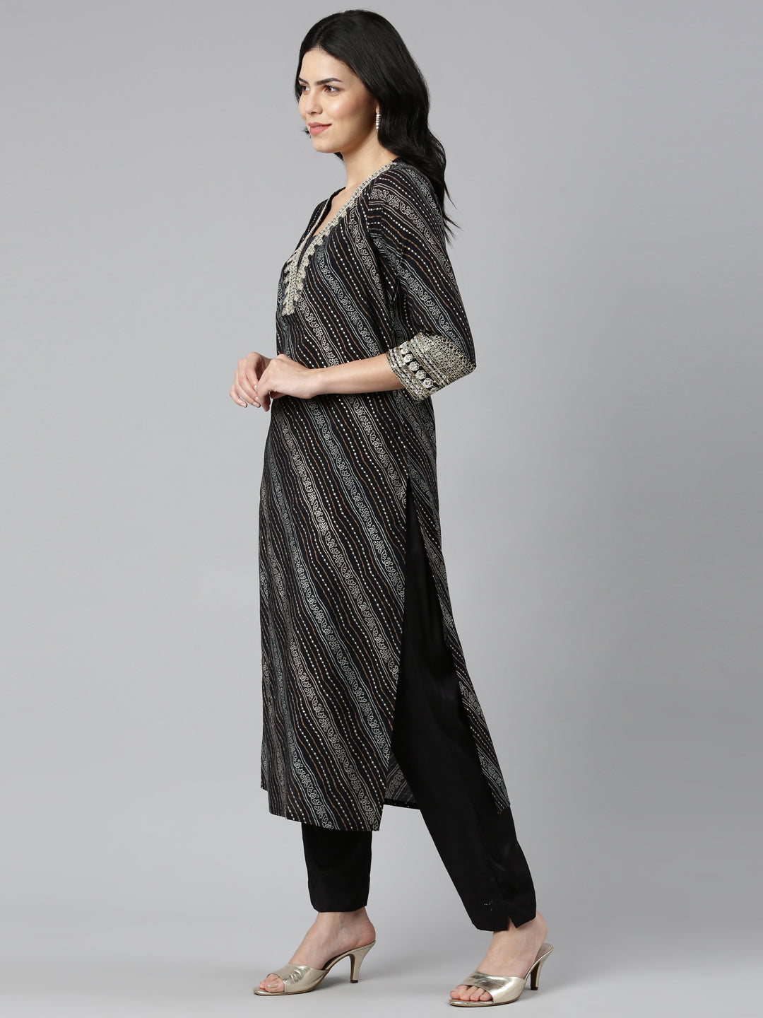 Neeru's Black Regular Straight Printed Readymade Suits