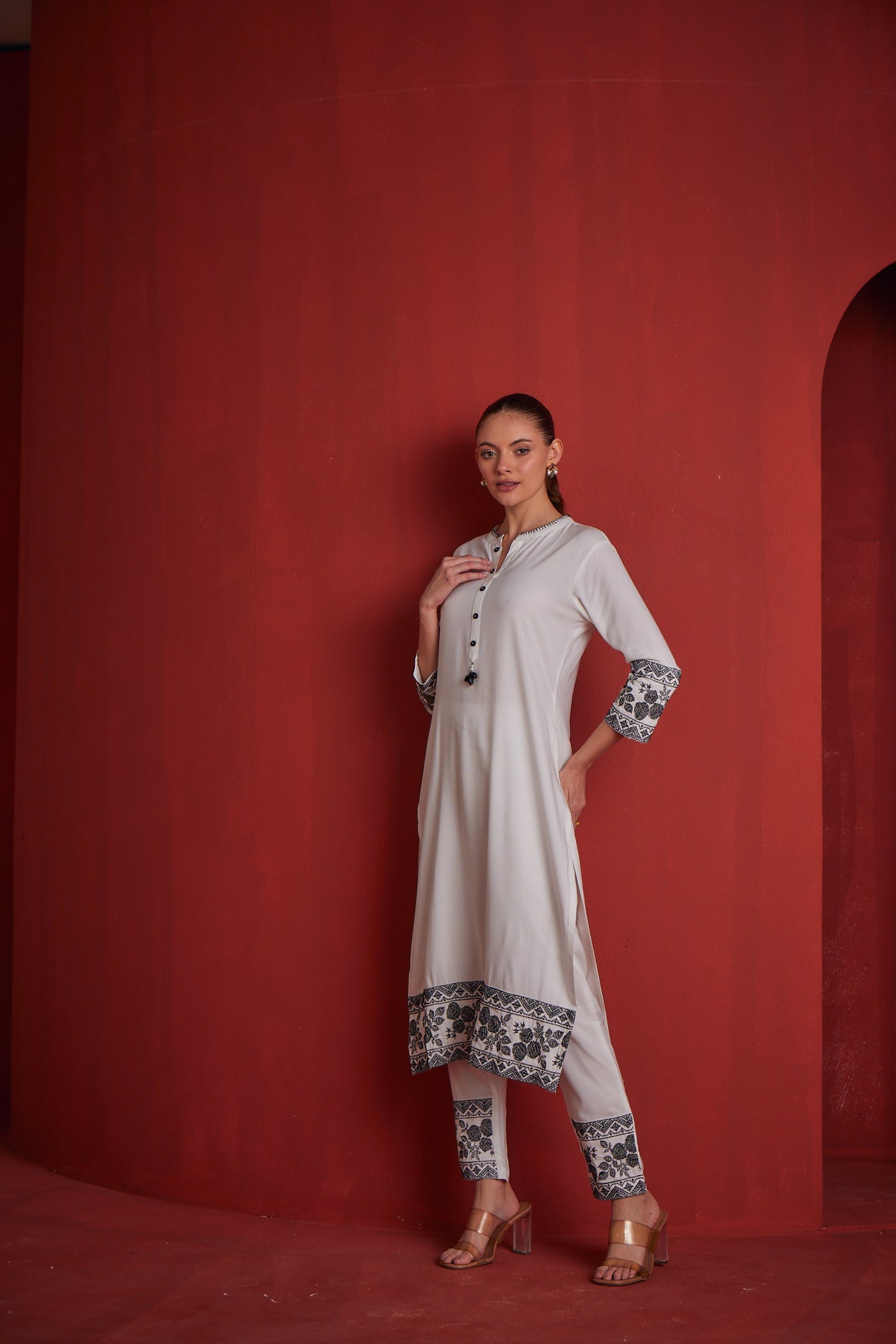 Neeru's White Regular Straight Solid Kurta Sets And Trousers