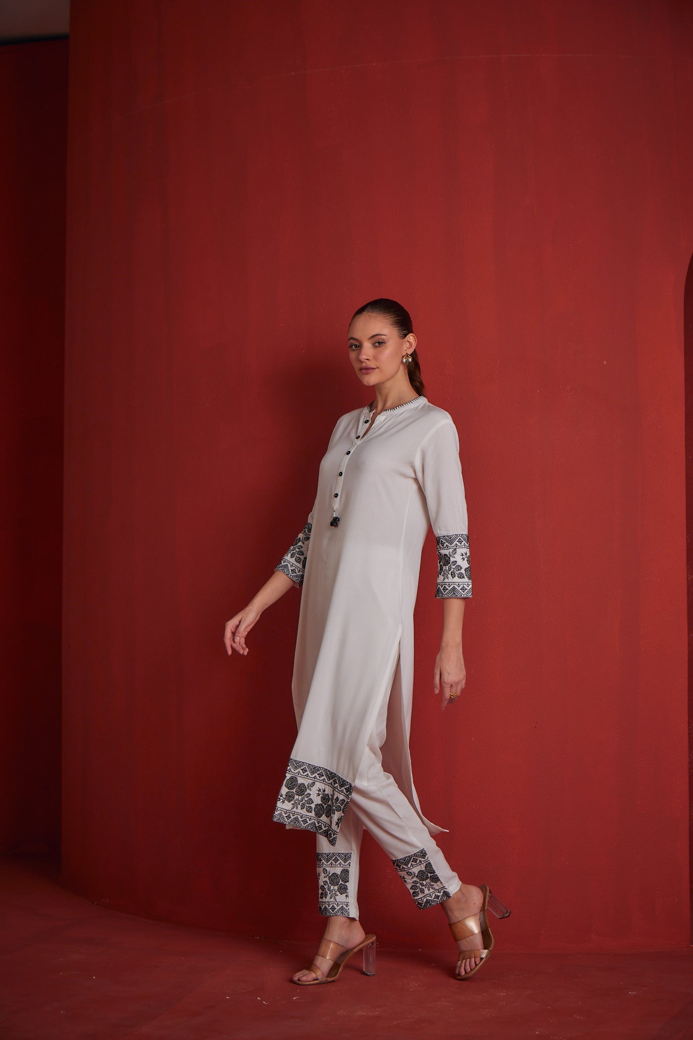 Neeru's White Regular Straight Solid Kurta Sets And Trousers