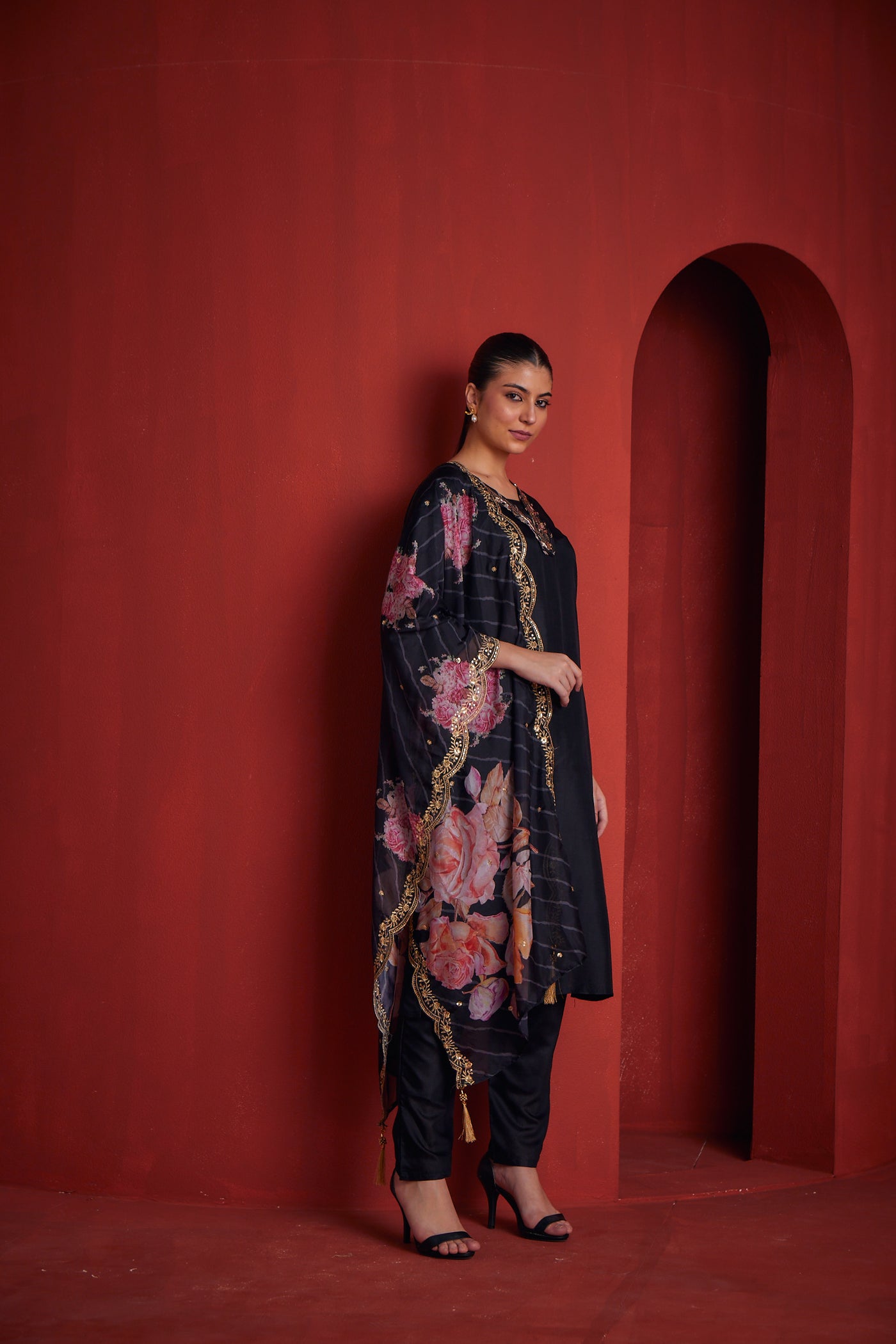 Neeru's Women'S Black Regular Straight Solid Kurta Sets And Trousers With Floral Dupatta