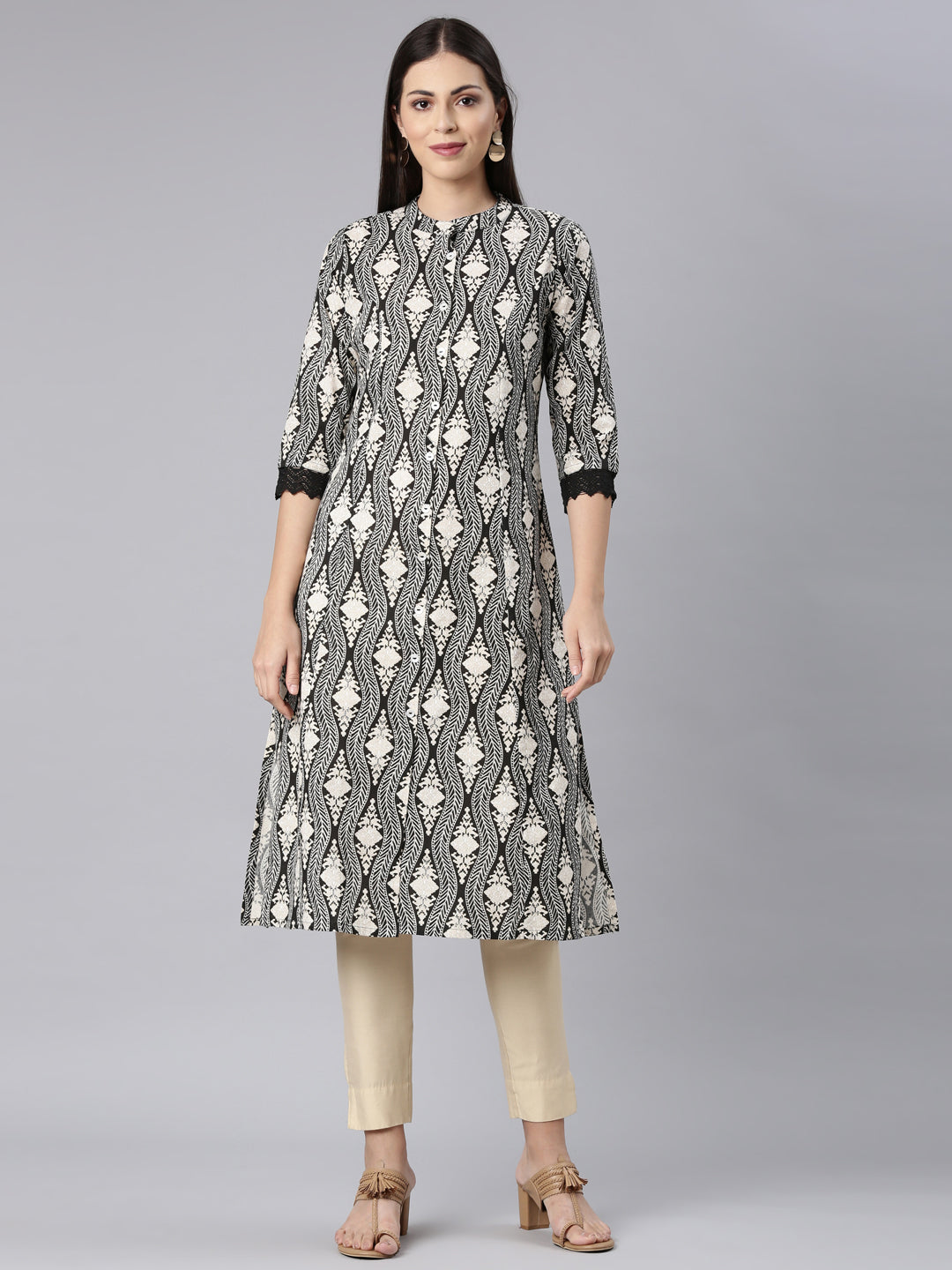 Neerus Black Straight Casual Chevron Straight Kurtas