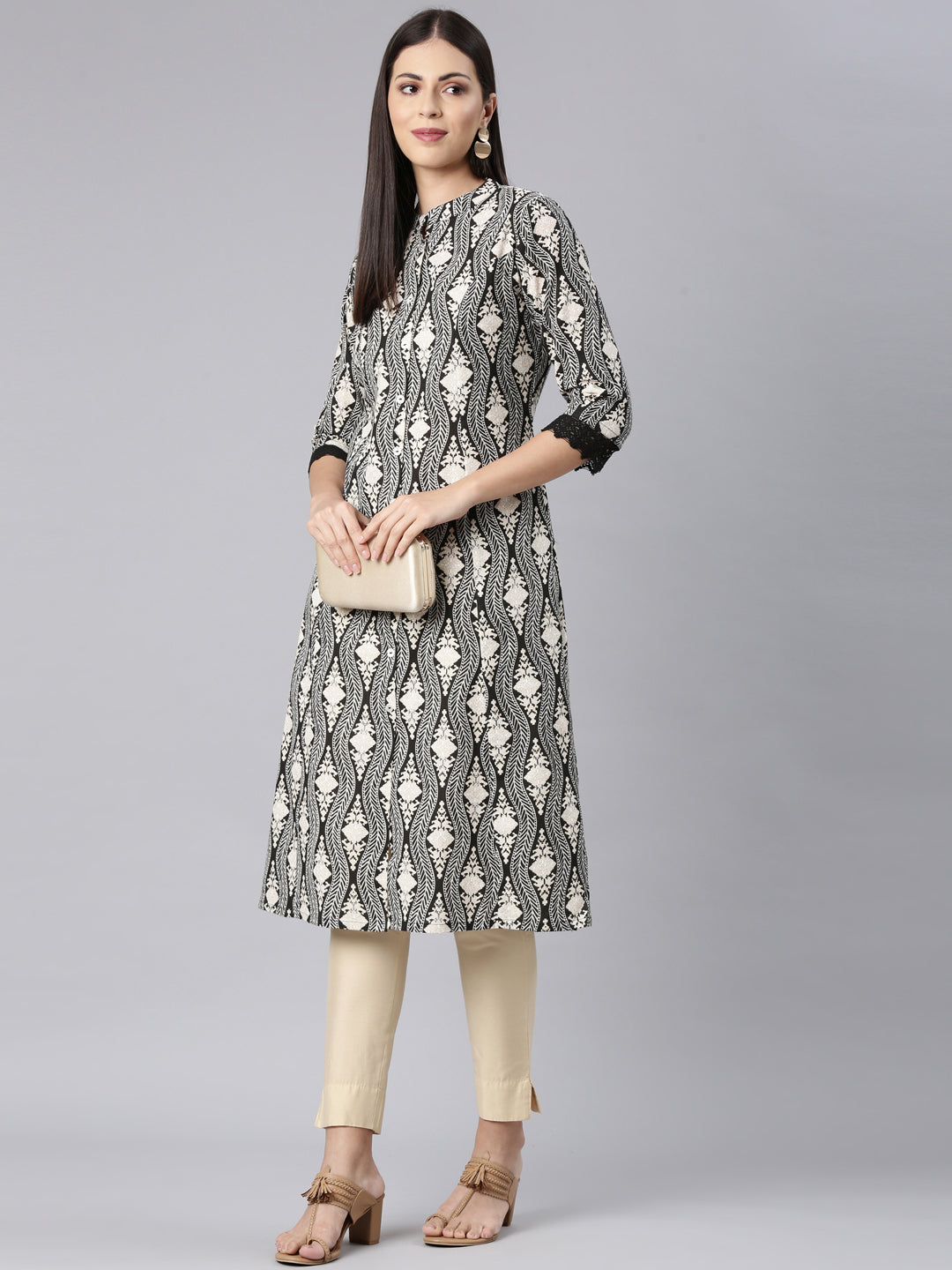 Neerus Black Straight Casual Chevron Straight Kurtas