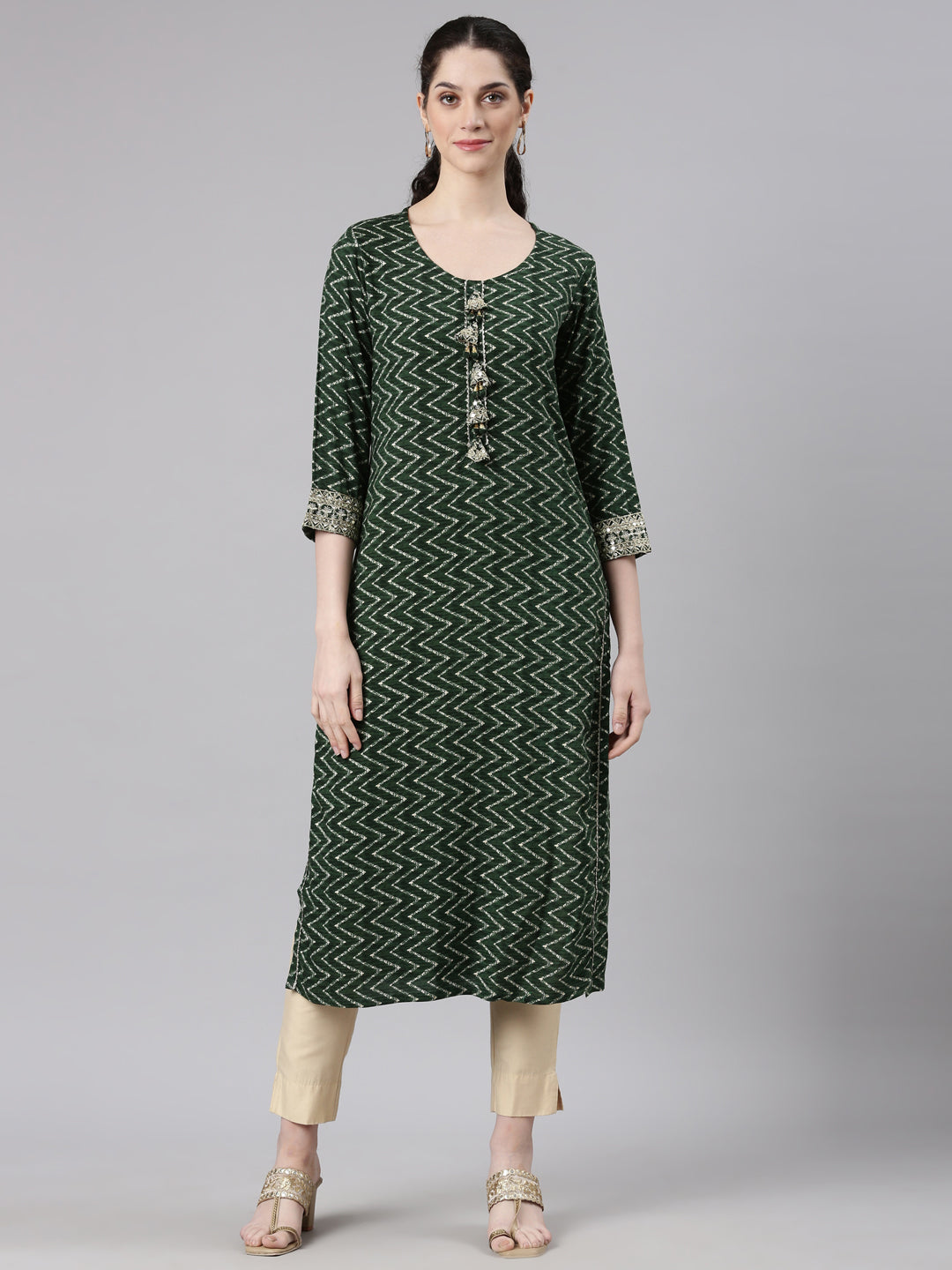 Neerus Green Straight Casual Chevron Kurtas