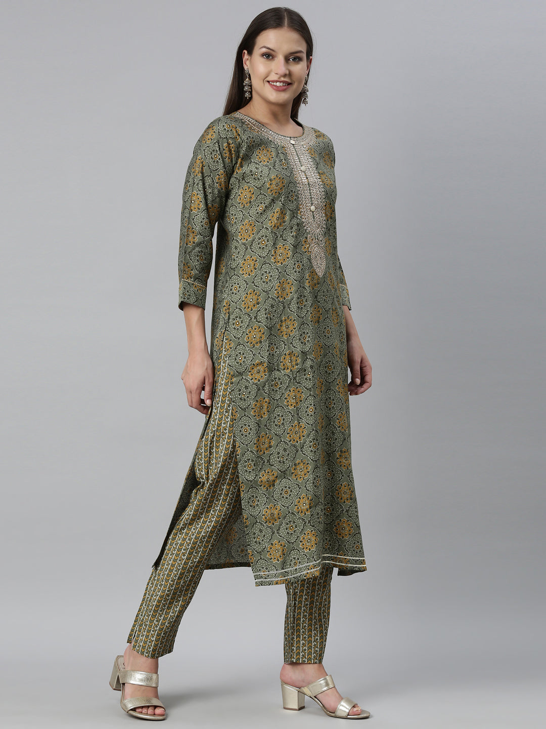 Neeru's Green Color Muslin Fabric Kurta Set