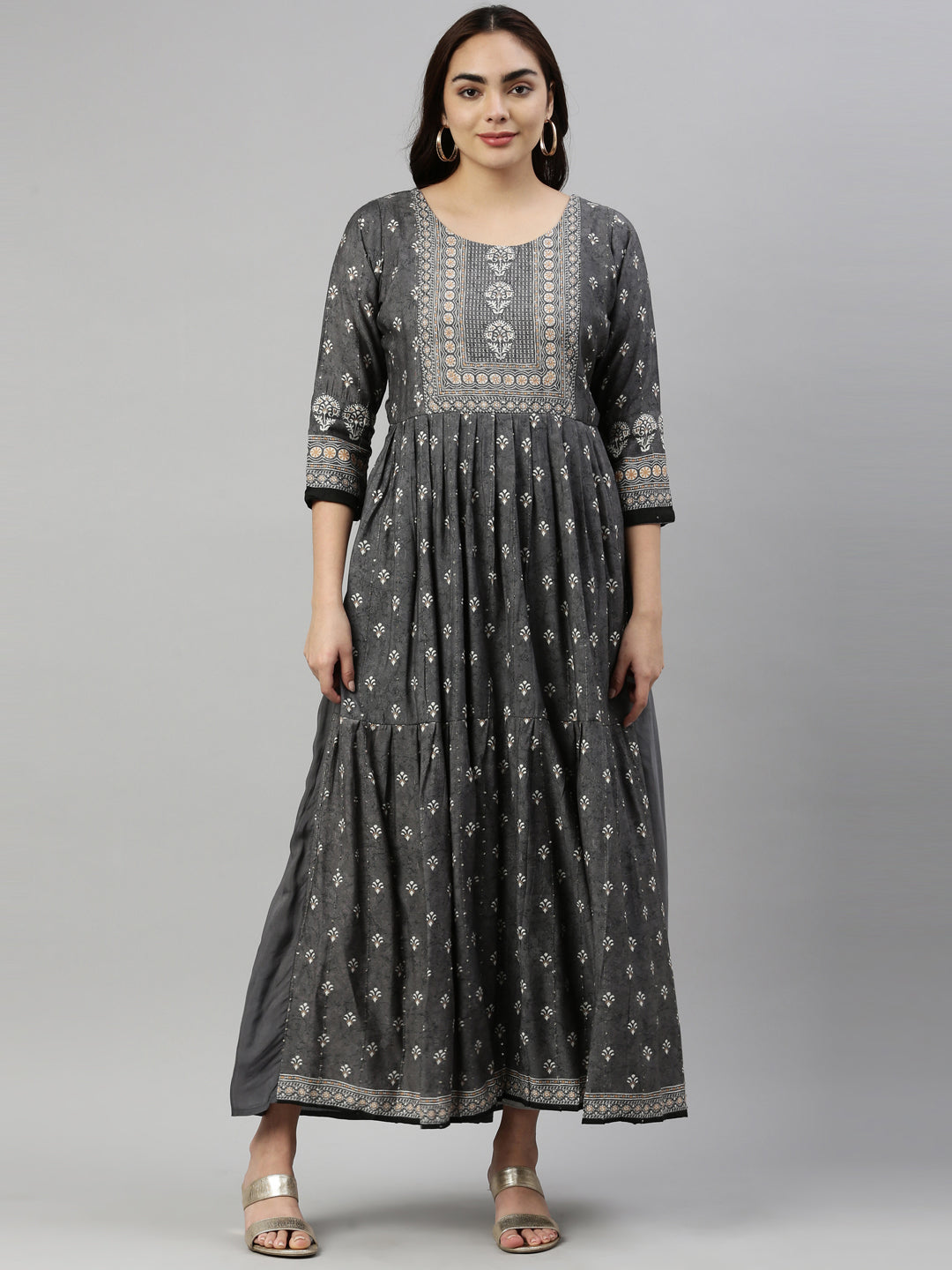 Neeru's Grey Color Model Fabric Kurta