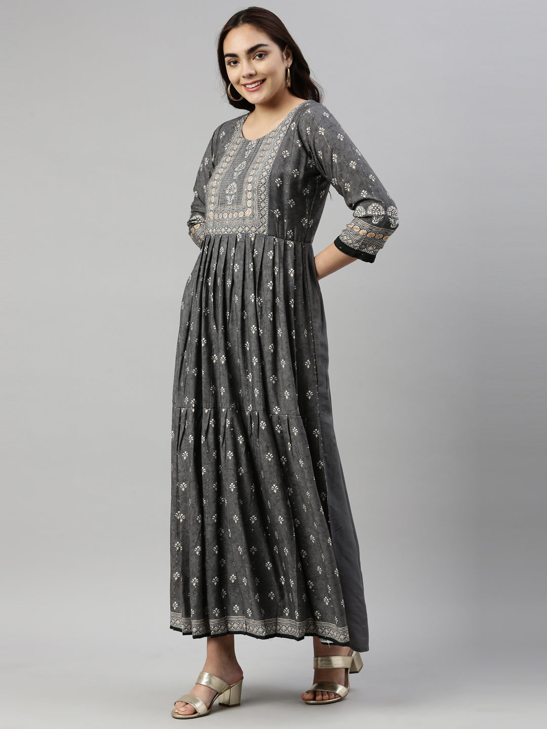 Neeru's Grey Color Model Fabric Kurta