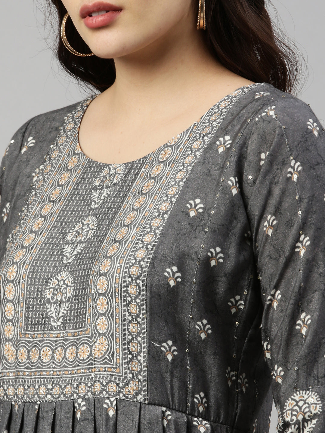 Neeru's Grey Color Model Fabric Kurta