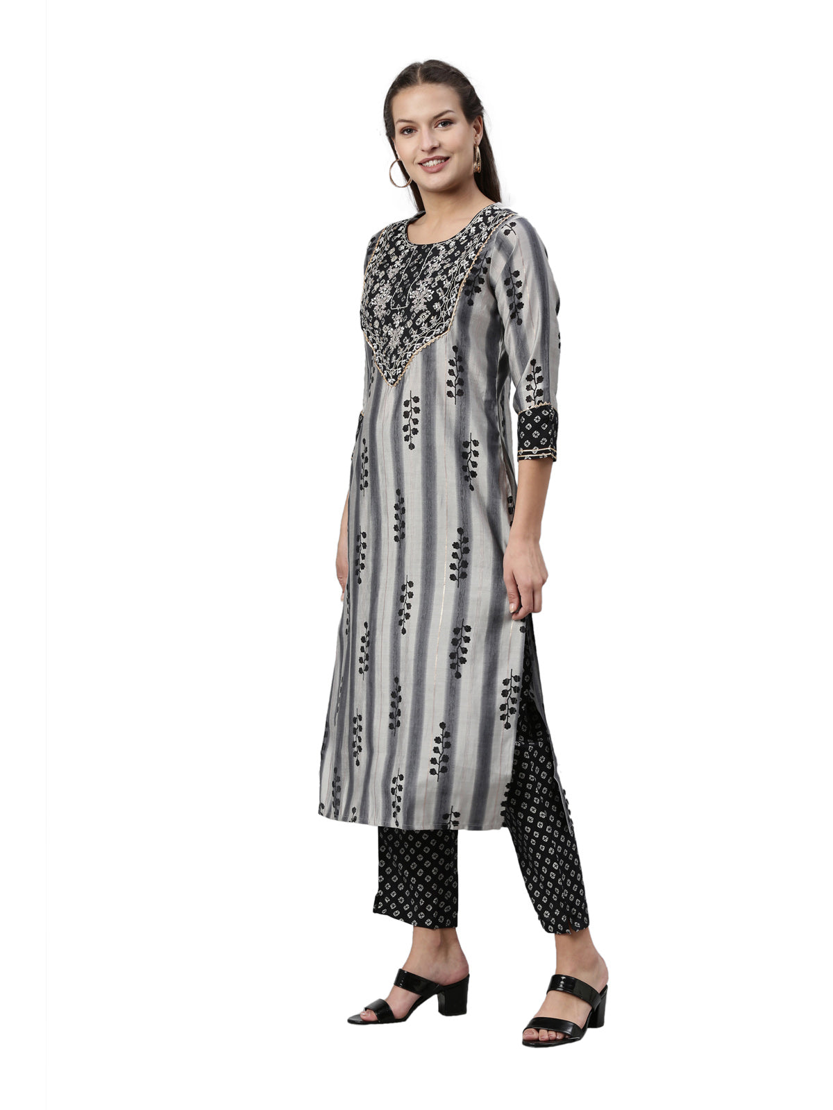 Neeru's Grey Color Cotton Fabric Kurta Set