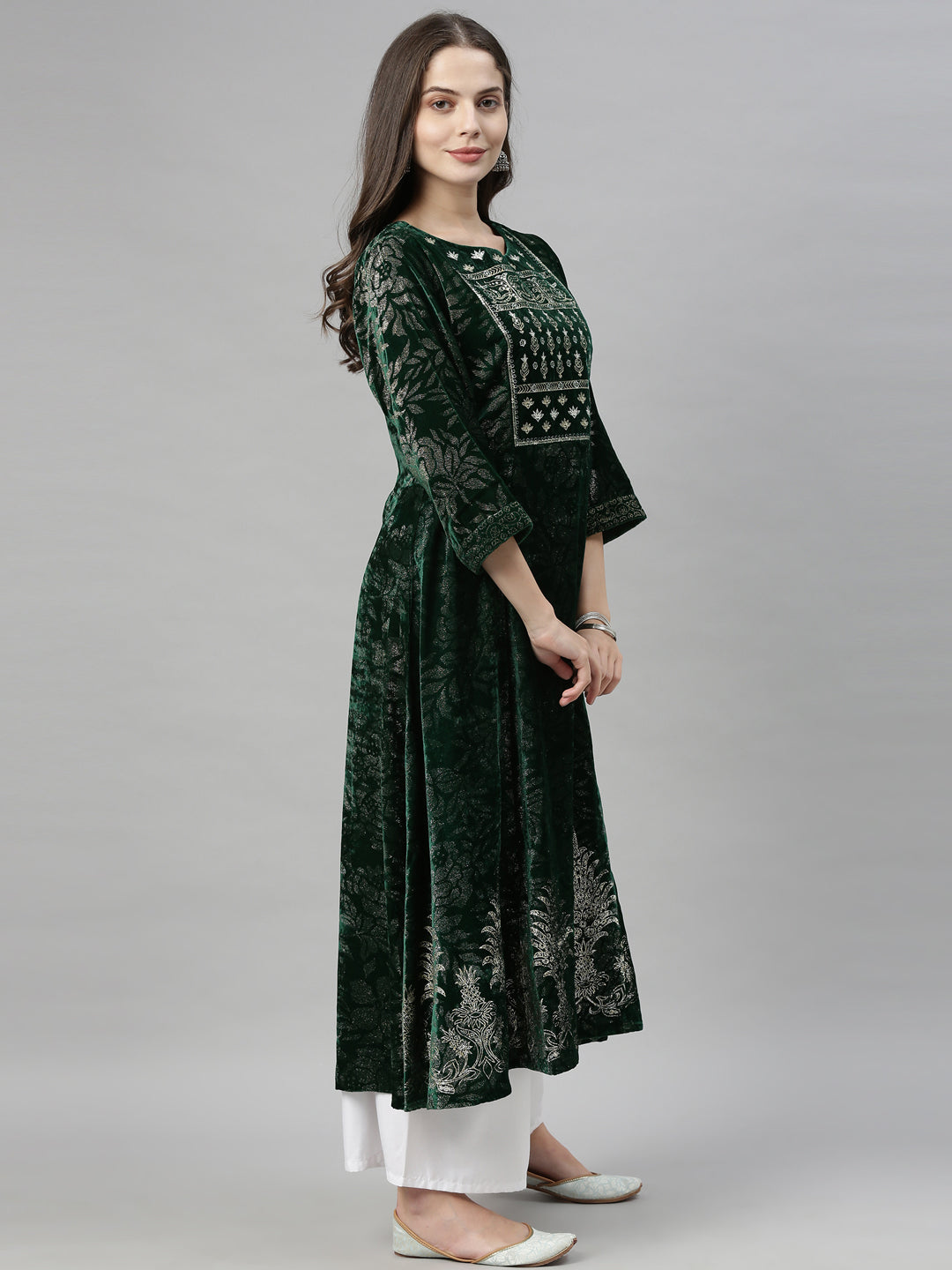 Neeru's Green Zari Flared Kurta